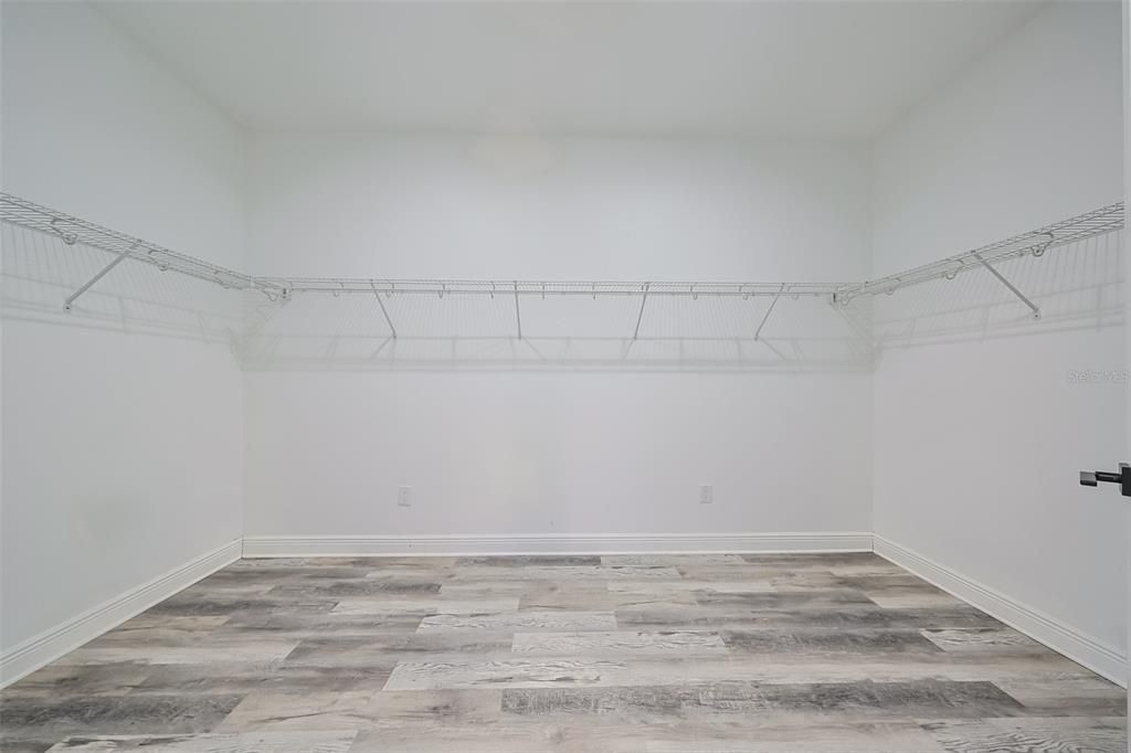 Под контрактом: $1,385,000 (3 спален, 2 ванн, 2998 Квадратных фут)