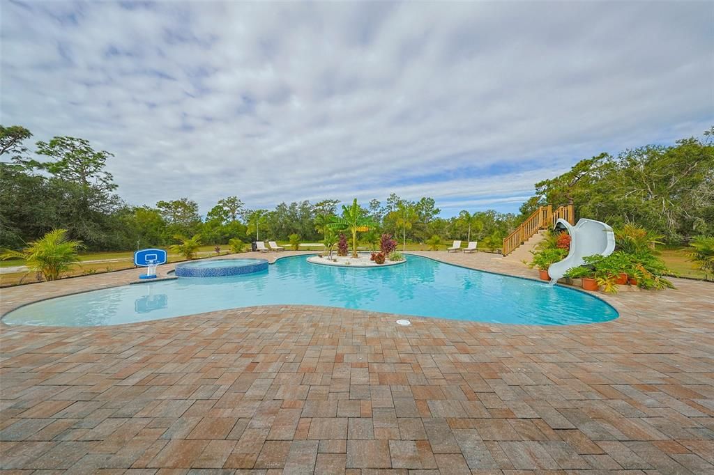 Под контрактом: $1,385,000 (3 спален, 2 ванн, 2998 Квадратных фут)