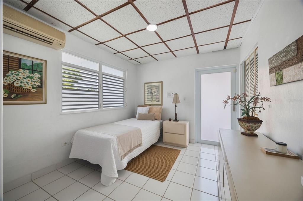 待售: $775,000 (5 贝兹, 3 浴室, 2361 平方英尺)