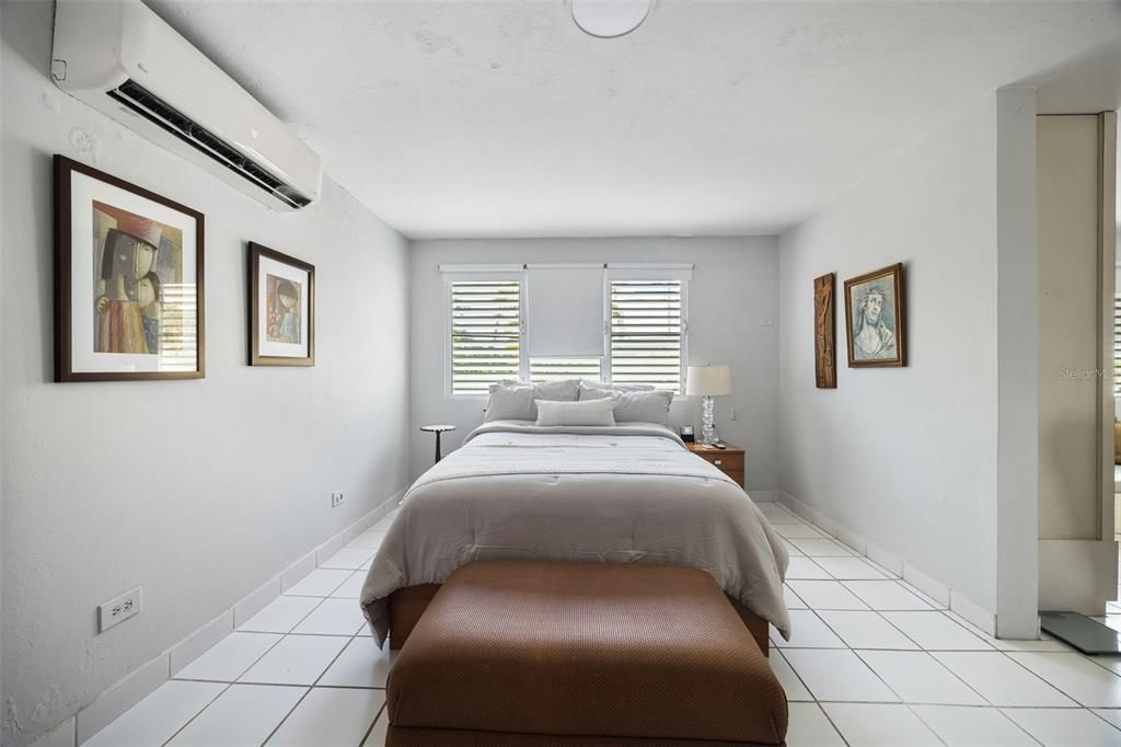 待售: $775,000 (5 贝兹, 3 浴室, 2361 平方英尺)