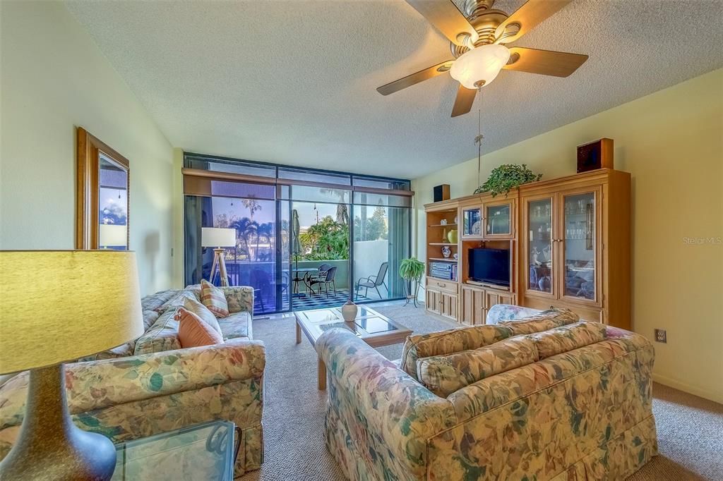 出租: $2,750 (2 贝兹, 2 浴室, 1240 平方英尺)