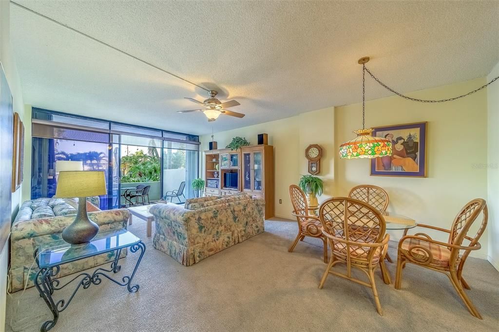 出租: $2,750 (2 贝兹, 2 浴室, 1240 平方英尺)