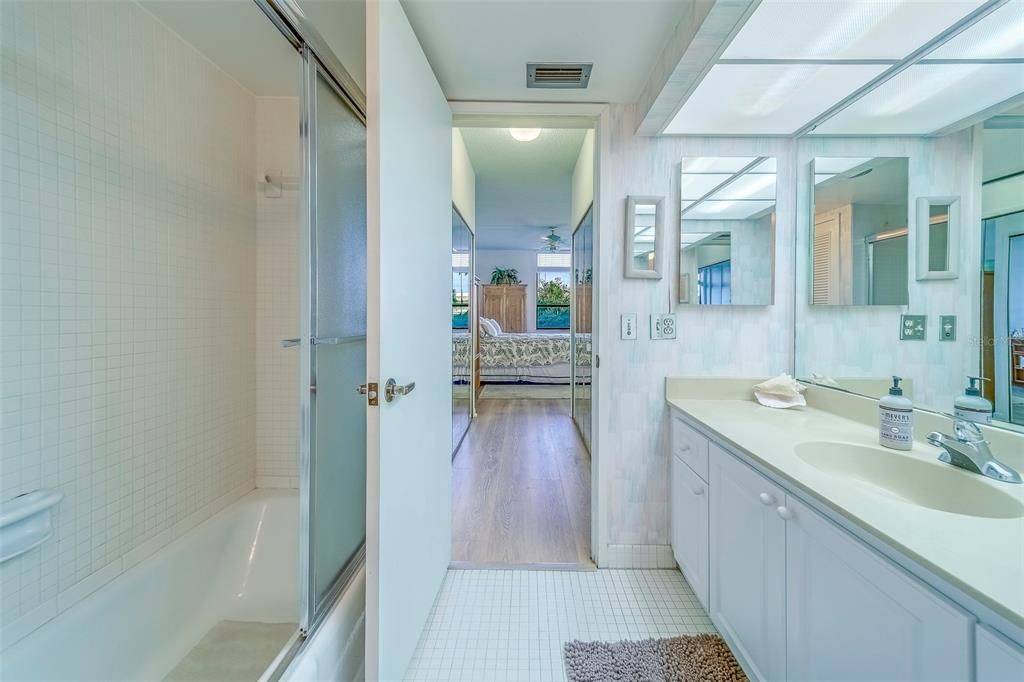 出租: $2,750 (2 贝兹, 2 浴室, 1240 平方英尺)