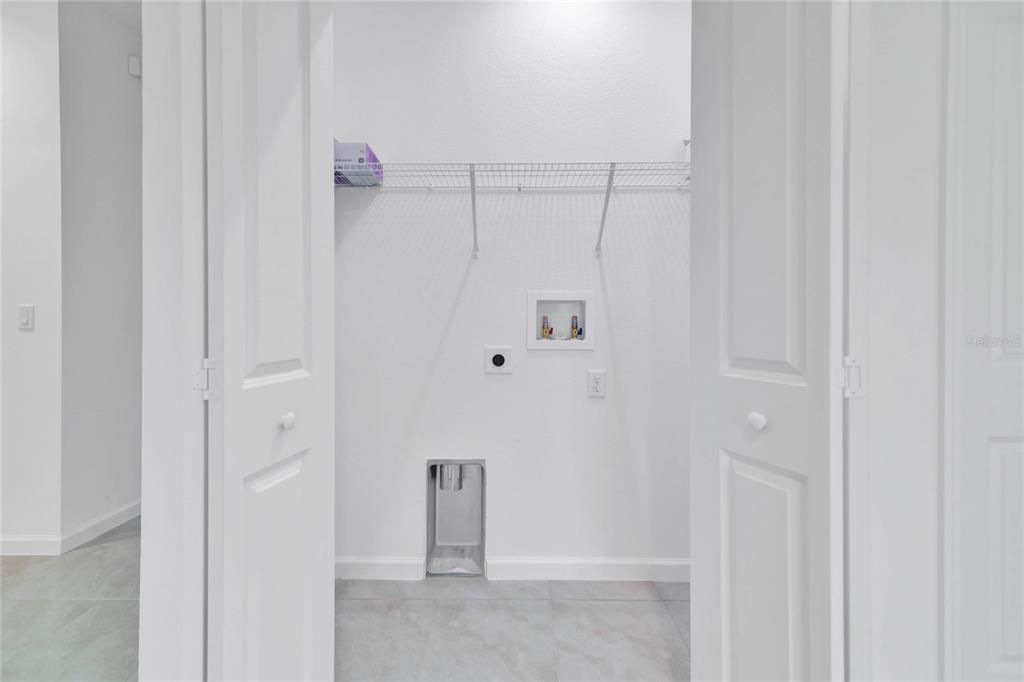 Под контрактом: $309,271 (3 спален, 2 ванн, 1458 Квадратных фут)