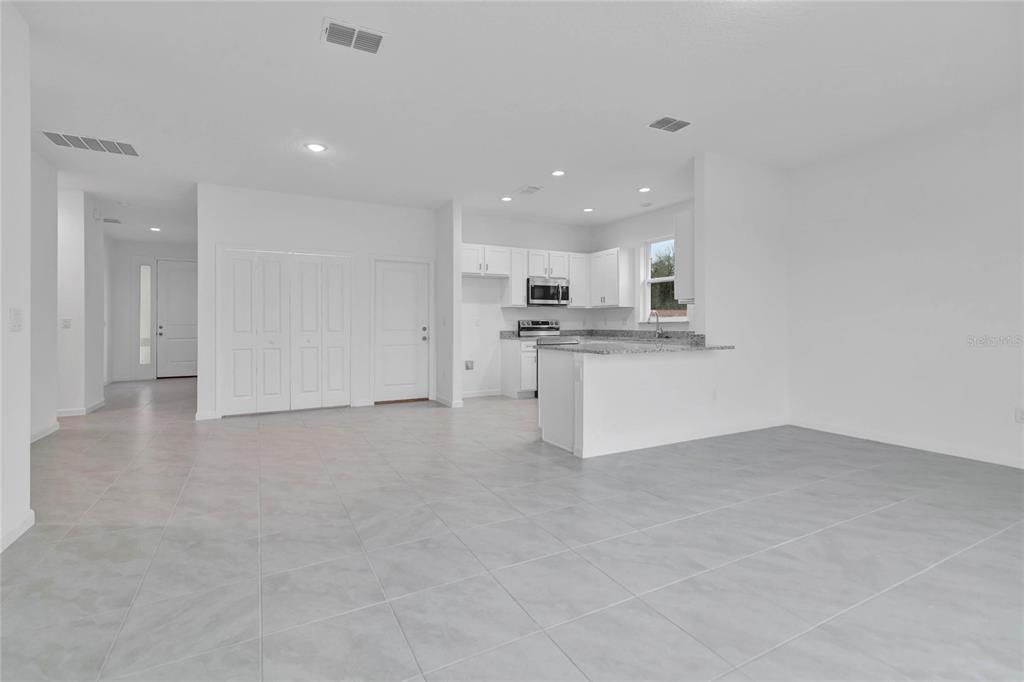 Под контрактом: $309,271 (3 спален, 2 ванн, 1458 Квадратных фут)