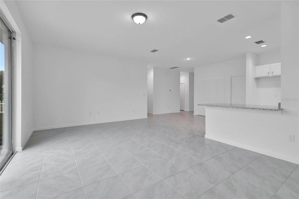 Под контрактом: $309,271 (3 спален, 2 ванн, 1458 Квадратных фут)