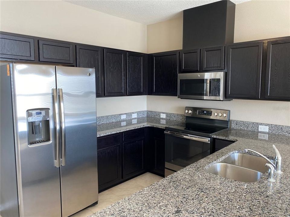 出租: $1,475 (1 贝兹, 1 浴室, 720 平方英尺)