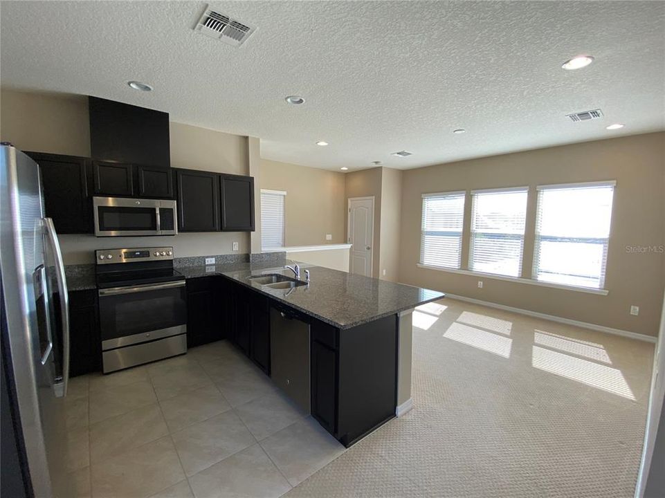 出租: $1,475 (1 贝兹, 1 浴室, 720 平方英尺)