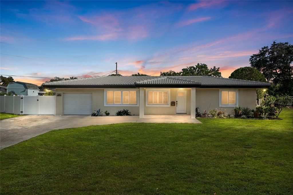 For Sale: $539,000 (2 beds, 2 baths, 1742 Square Feet)