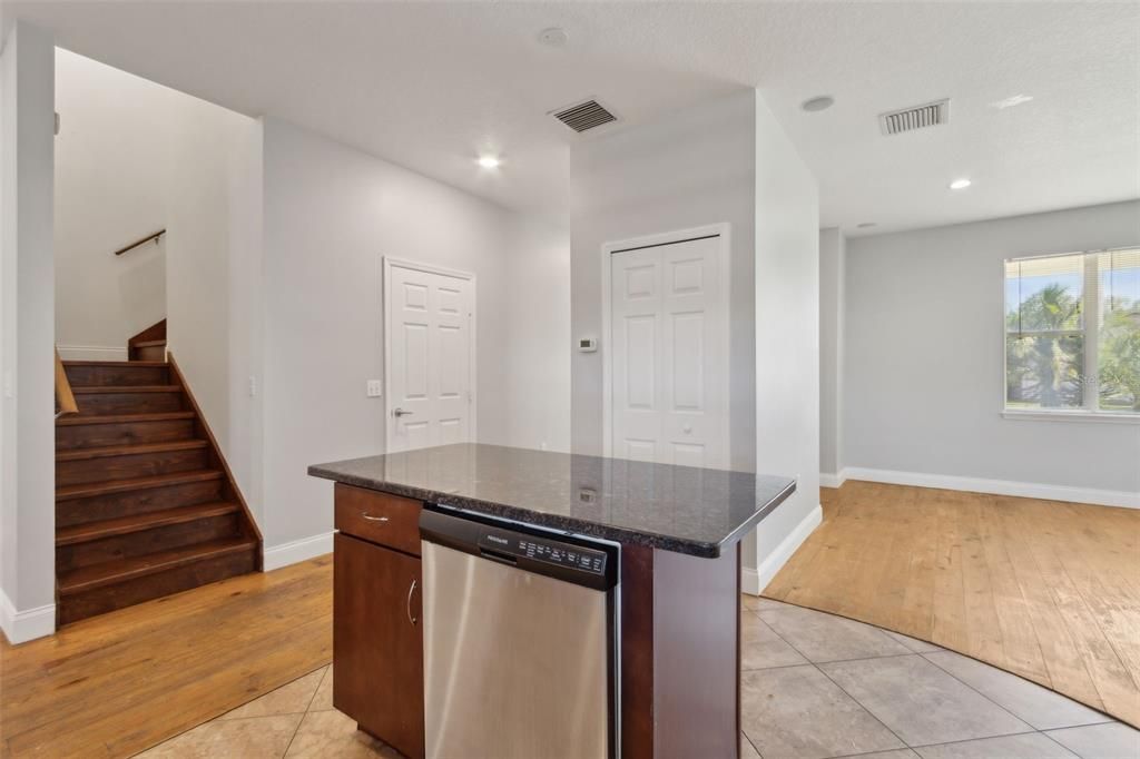 待售: $465,000 (4 贝兹, 3 浴室, 1798 平方英尺)