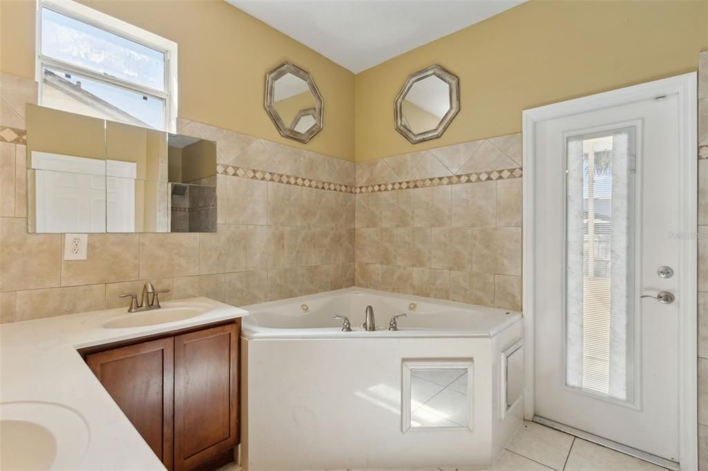 待售: $465,000 (4 贝兹, 3 浴室, 1798 平方英尺)