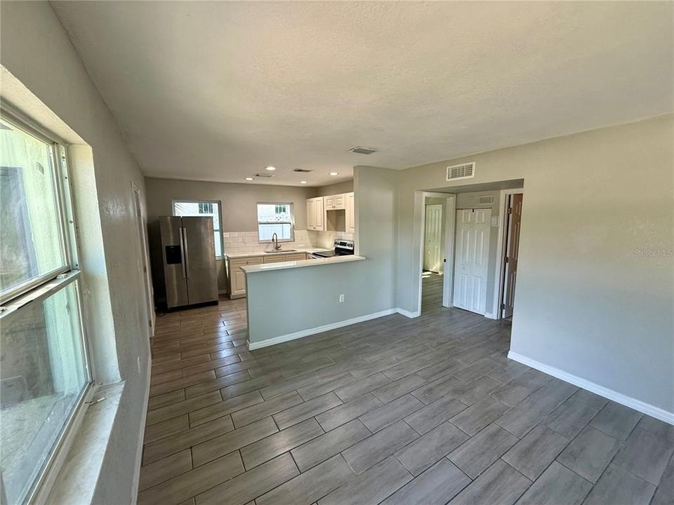 待售: $639,900 (4 贝兹, 0 浴室, 1484 平方英尺)