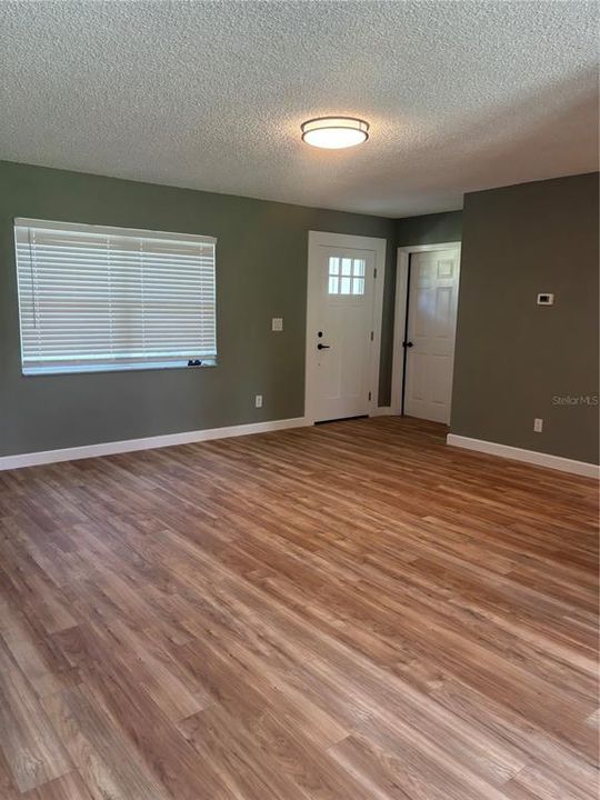 For Sale: $384,900 (3 beds, 2 baths, 1287 Square Feet)