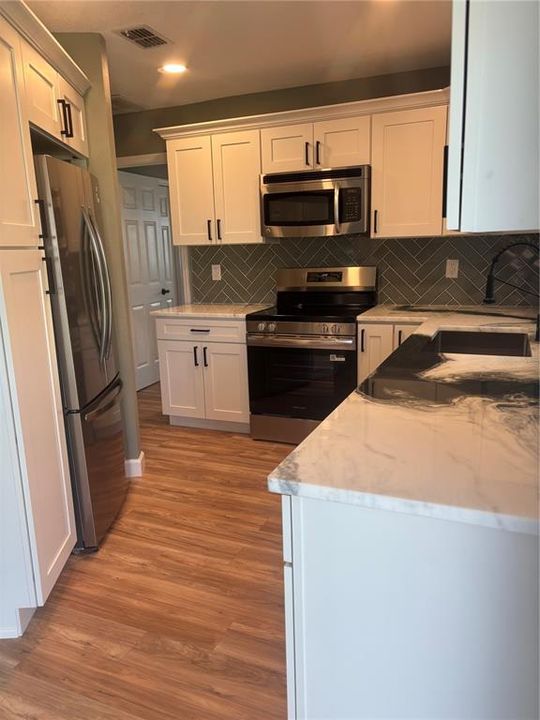 For Sale: $384,900 (3 beds, 2 baths, 1287 Square Feet)