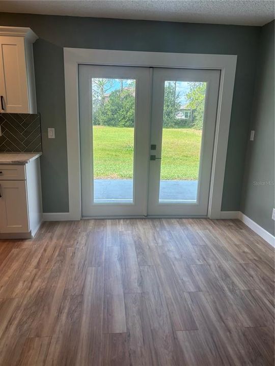 For Sale: $384,900 (3 beds, 2 baths, 1287 Square Feet)