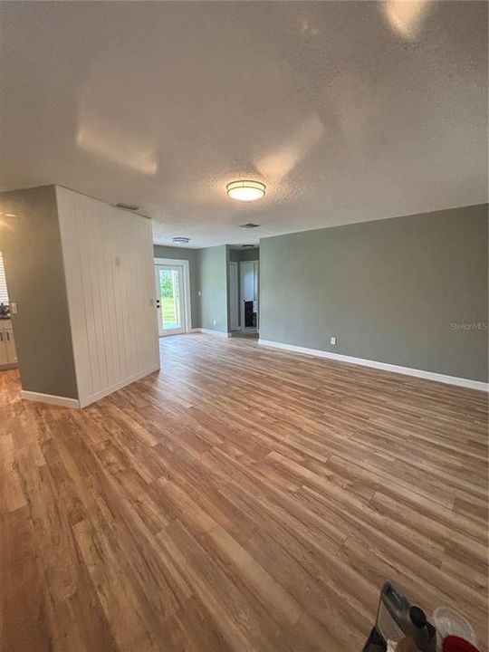 For Sale: $384,900 (3 beds, 2 baths, 1287 Square Feet)