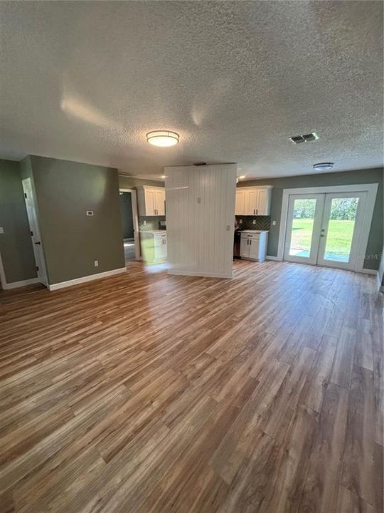 For Sale: $384,900 (3 beds, 2 baths, 1287 Square Feet)