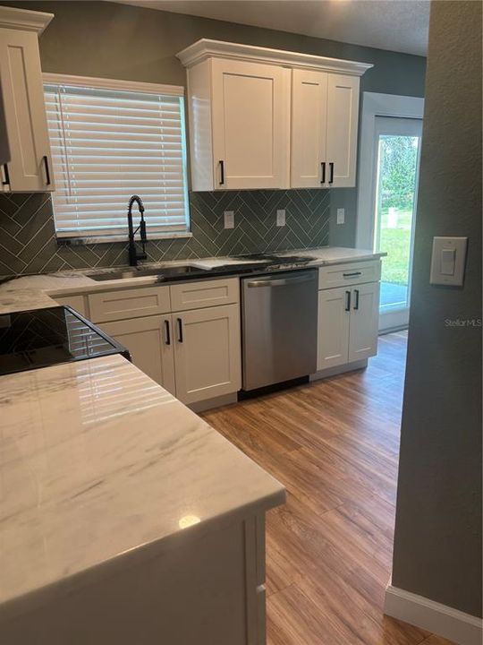 For Sale: $384,900 (3 beds, 2 baths, 1287 Square Feet)