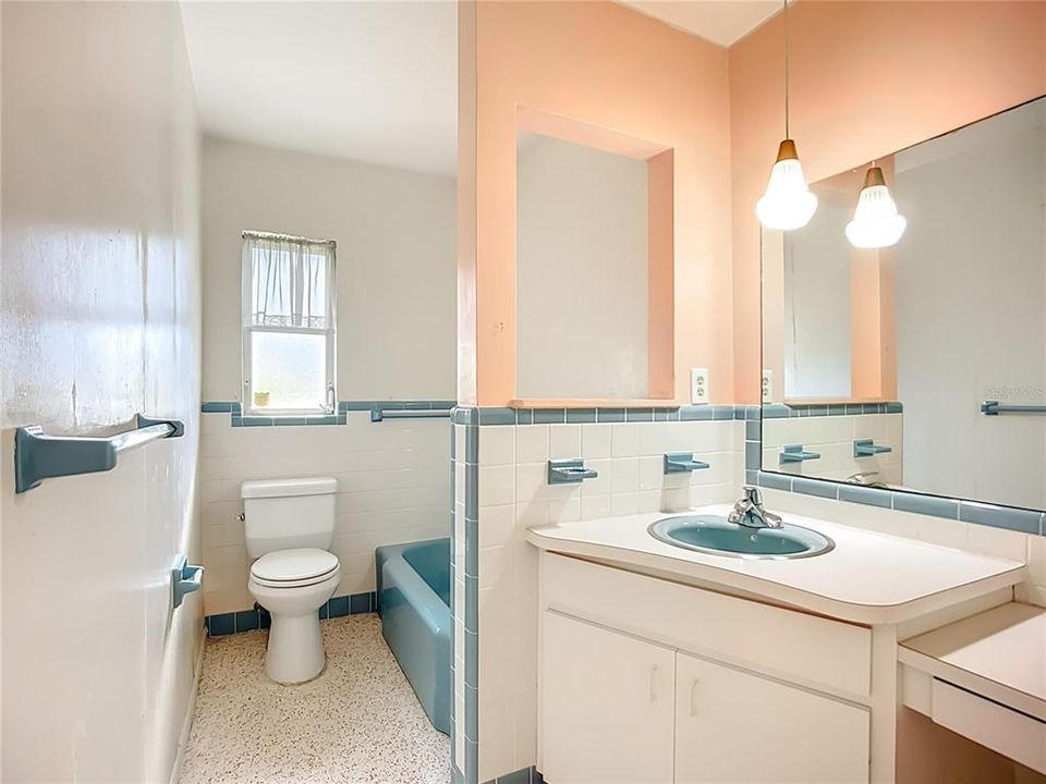 Active With Contract: $460,000 (4 beds, 3 baths, 2056 Square Feet)