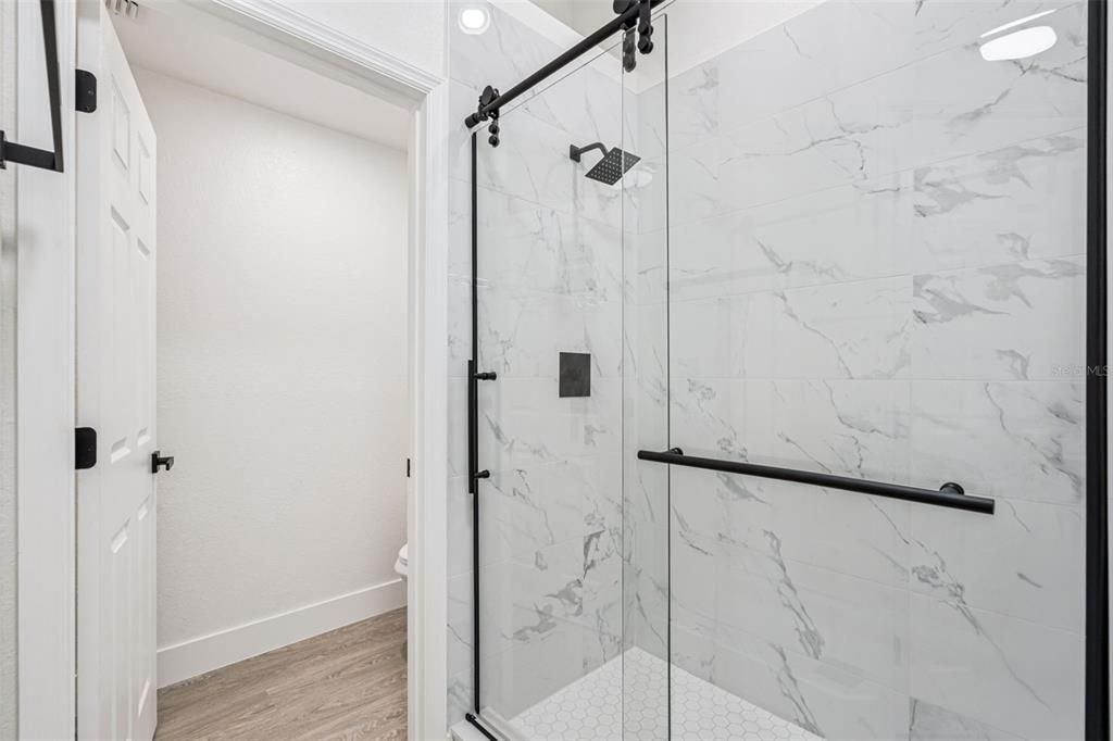 合同活跃: $395,000 (4 贝兹, 2 浴室, 2107 平方英尺)