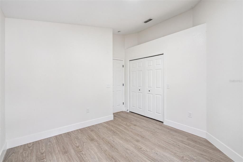 合同活跃: $395,000 (4 贝兹, 2 浴室, 2107 平方英尺)