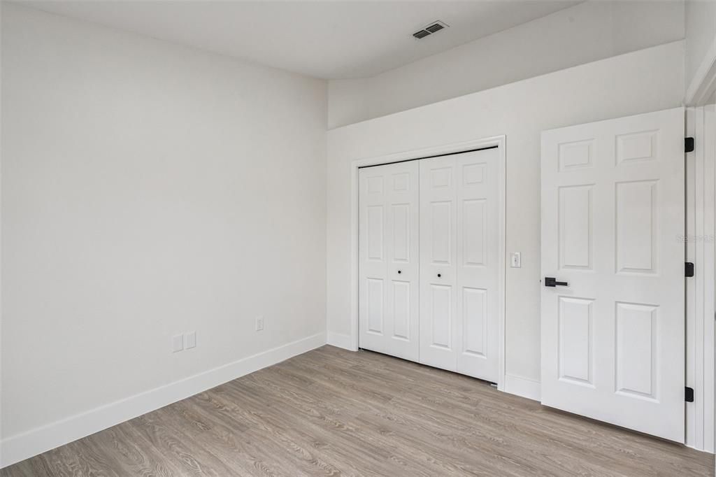 合同活跃: $395,000 (4 贝兹, 2 浴室, 2107 平方英尺)