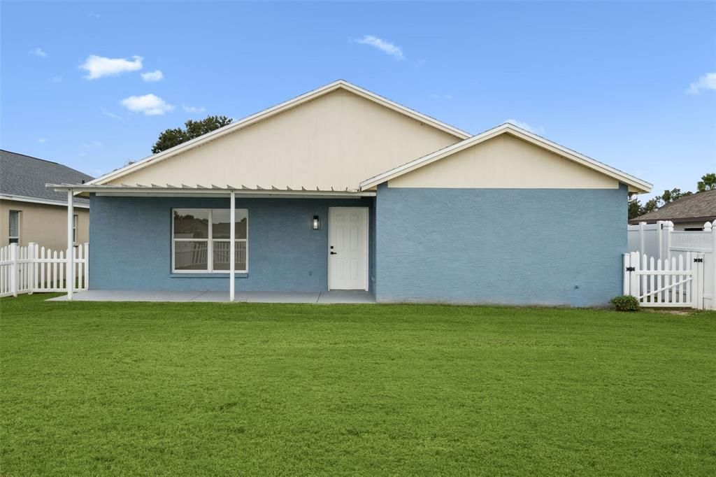 合同活跃: $395,000 (4 贝兹, 2 浴室, 2107 平方英尺)