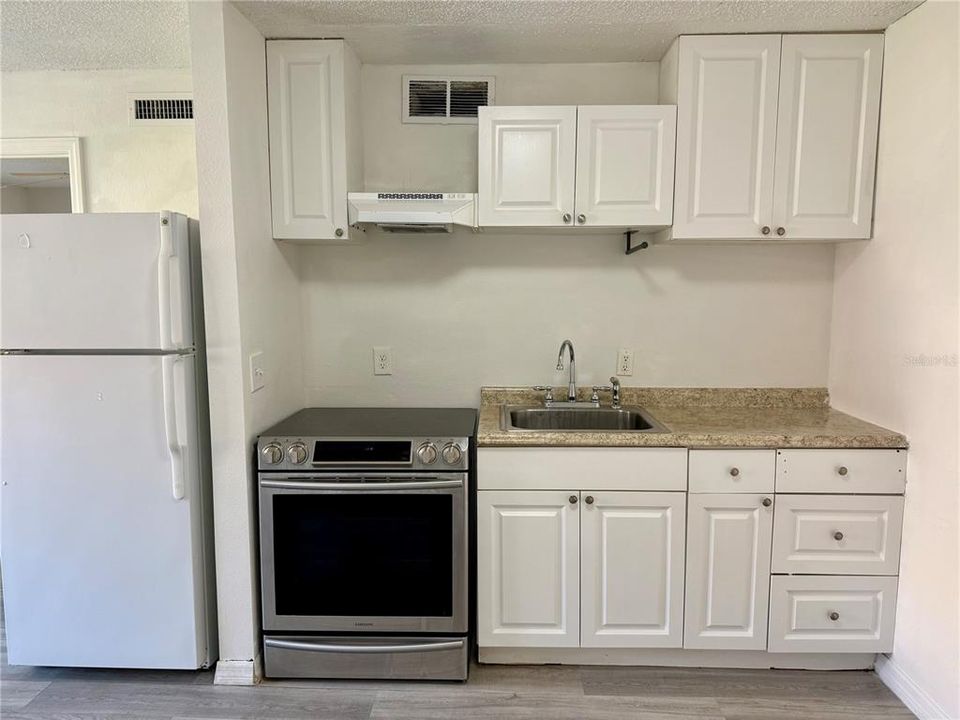 For Rent: $1,150 (1 beds, 1 baths, 525 Square Feet)