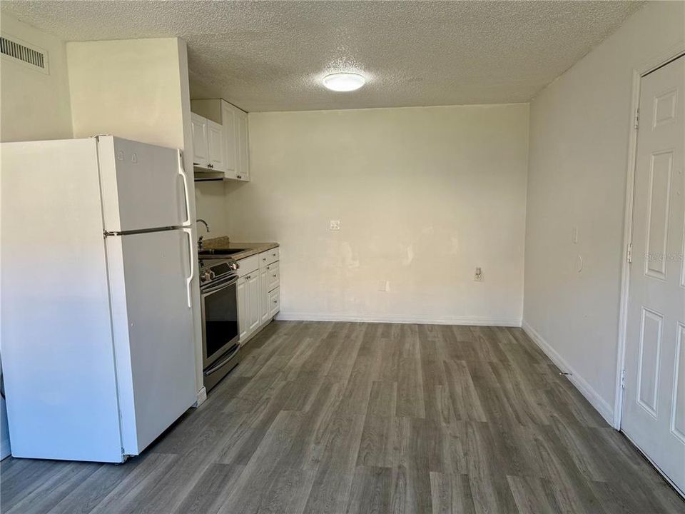 For Rent: $1,150 (1 beds, 1 baths, 525 Square Feet)