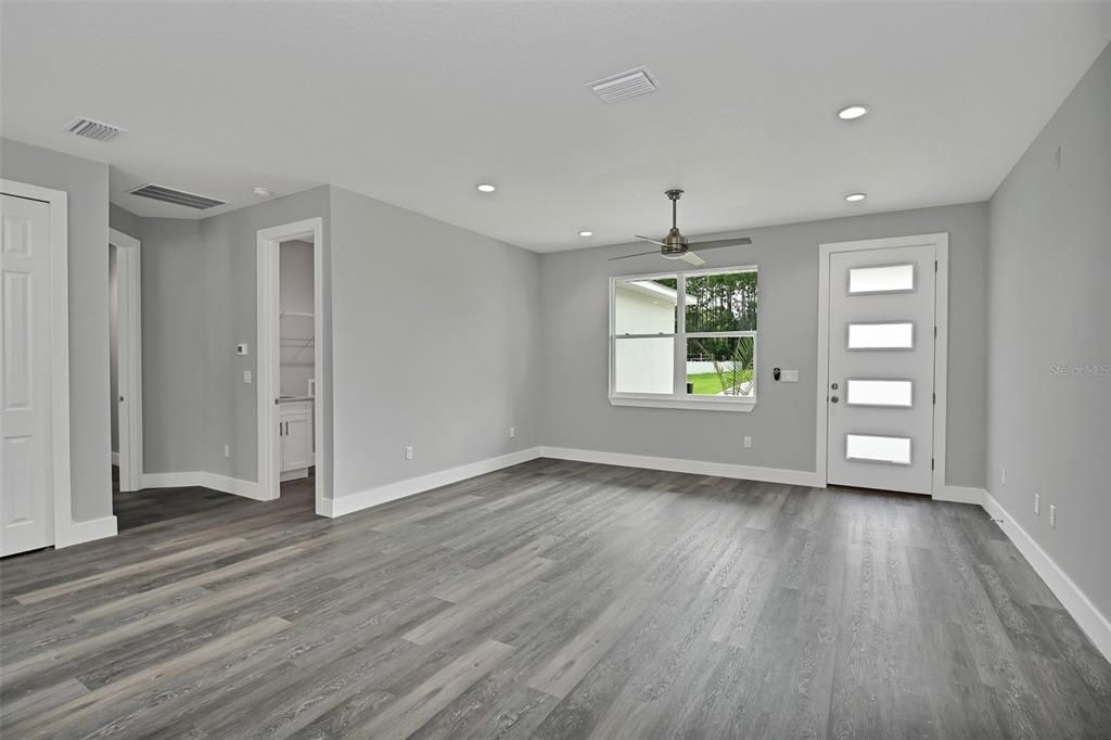 For Rent: $1,800 (3 beds, 2 baths, 1772 Square Feet)