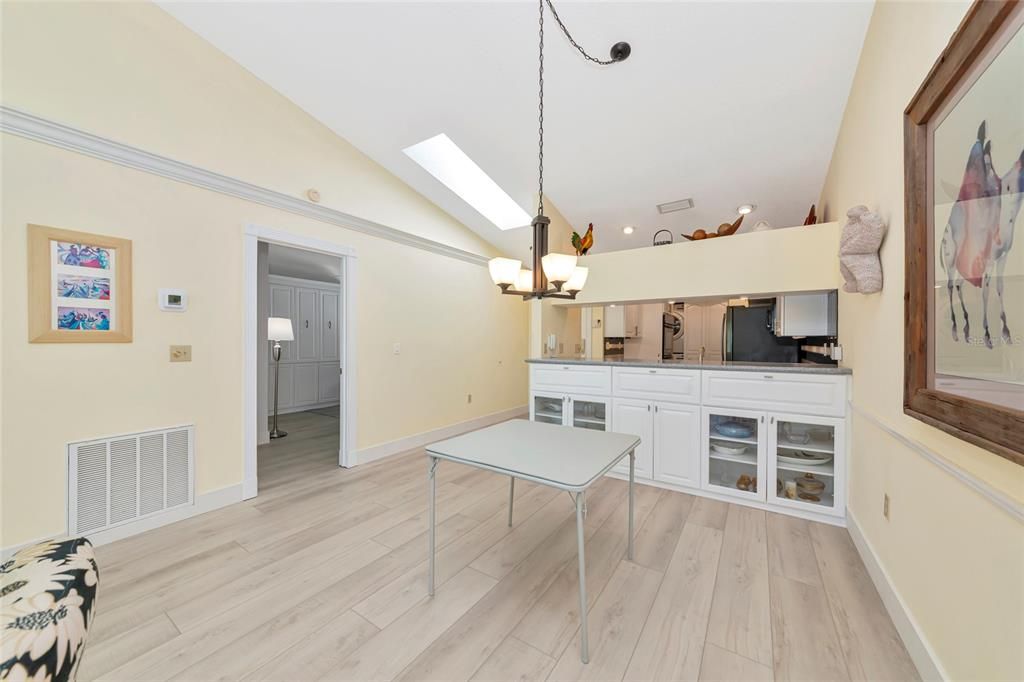 Activo con contrato: $367,900 (2 camas, 2 baños, 1453 Pies cuadrados)