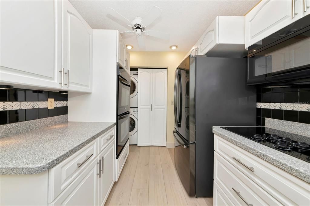 Activo con contrato: $367,900 (2 camas, 2 baños, 1453 Pies cuadrados)