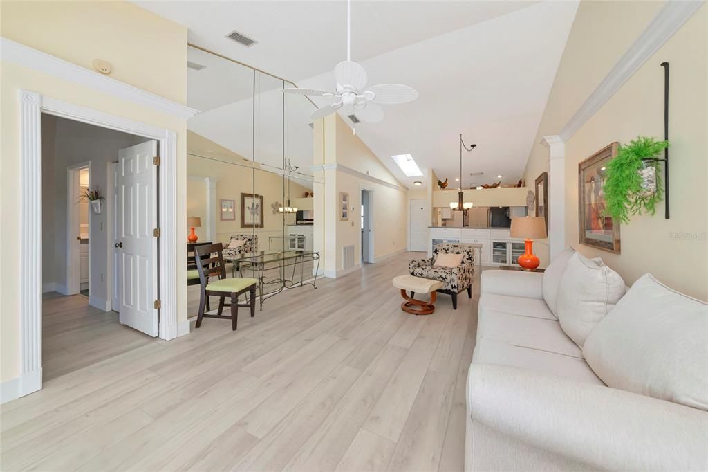 Activo con contrato: $367,900 (2 camas, 2 baños, 1453 Pies cuadrados)