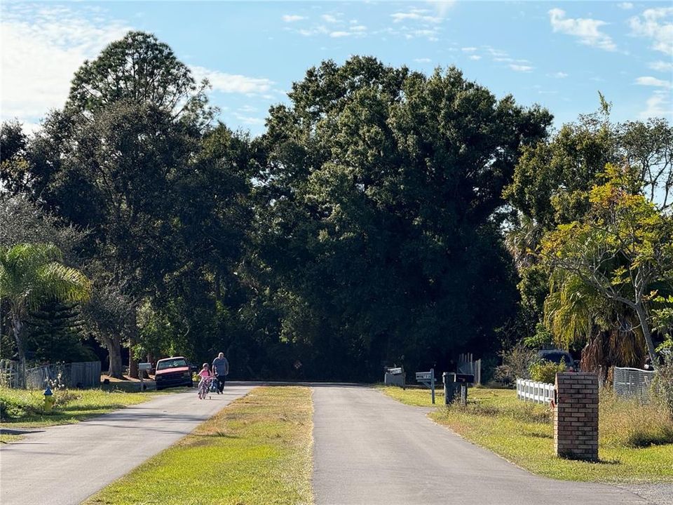 На продажу: $89,000 (0.24 acres)