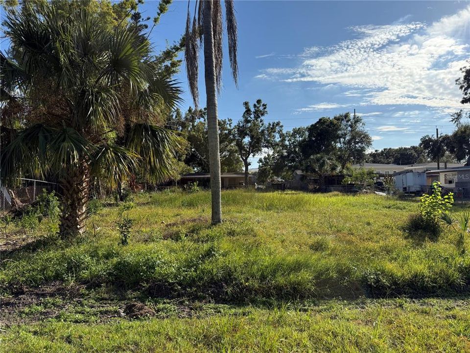 На продажу: $89,000 (0.24 acres)