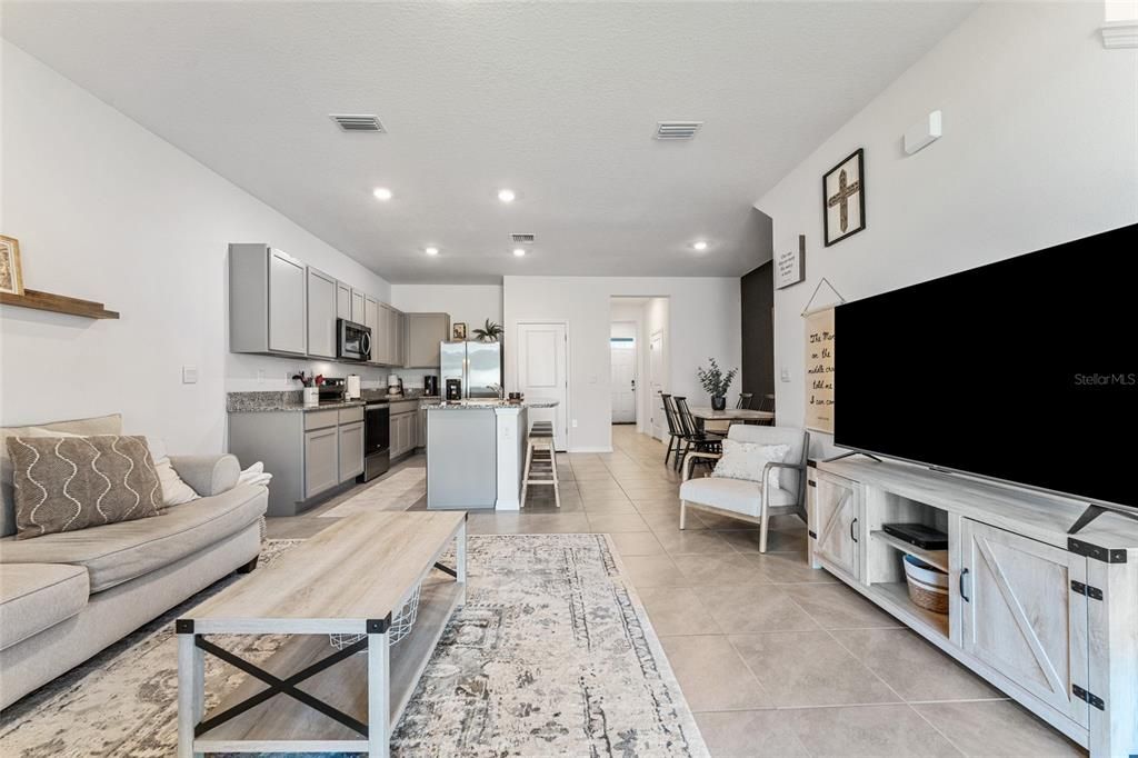 出租: $2,150 (3 贝兹, 2 浴室, 1673 平方英尺)