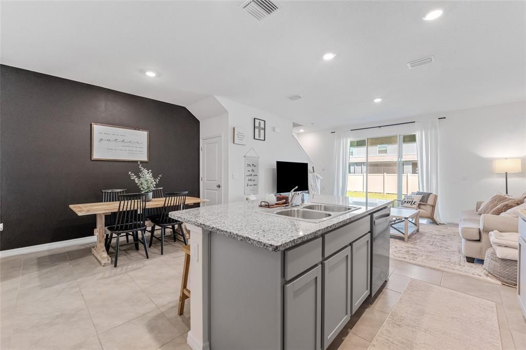 出租: $2,150 (3 贝兹, 2 浴室, 1673 平方英尺)