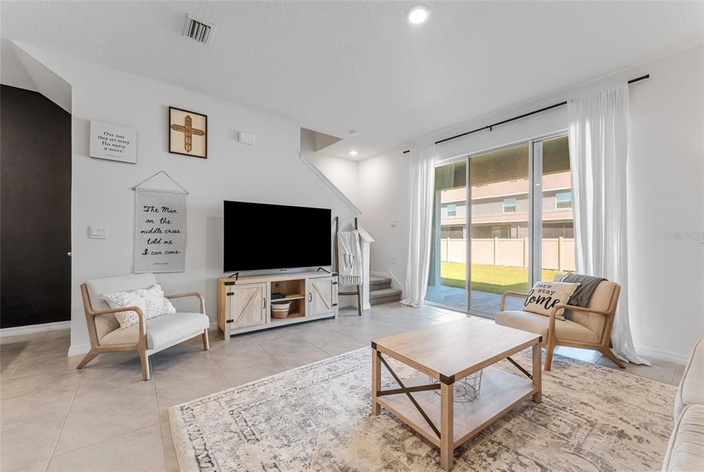 出租: $2,150 (3 贝兹, 2 浴室, 1673 平方英尺)