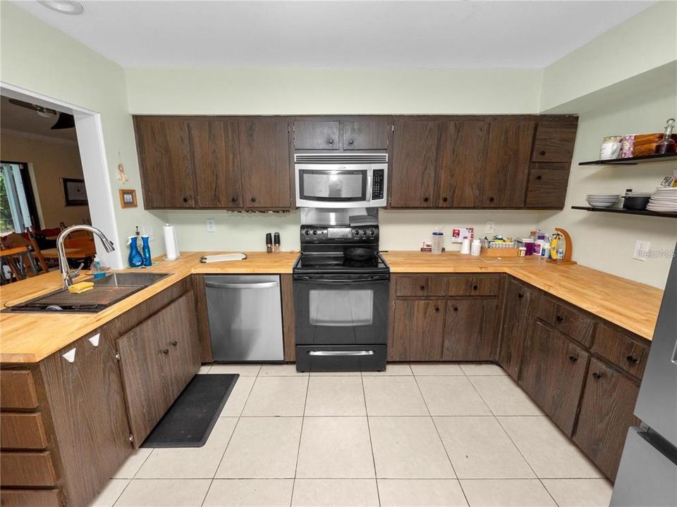 For Sale: $549,900 (4 beds, 3 baths, 2859 Square Feet)