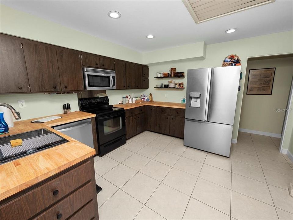 For Sale: $549,900 (4 beds, 3 baths, 2859 Square Feet)