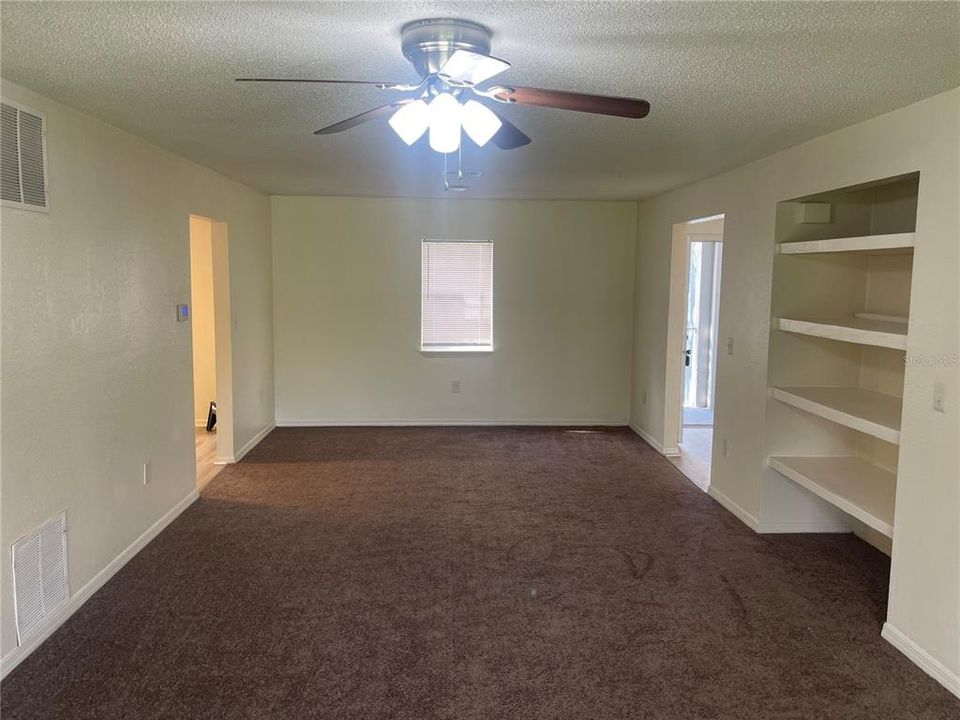 Active With Contract: $1,500 (2 beds, 2 baths, 1365 Square Feet)
