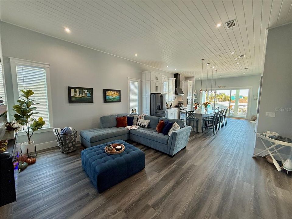 For Sale: $944,000 (4 beds, 3 baths, 2186 Square Feet)