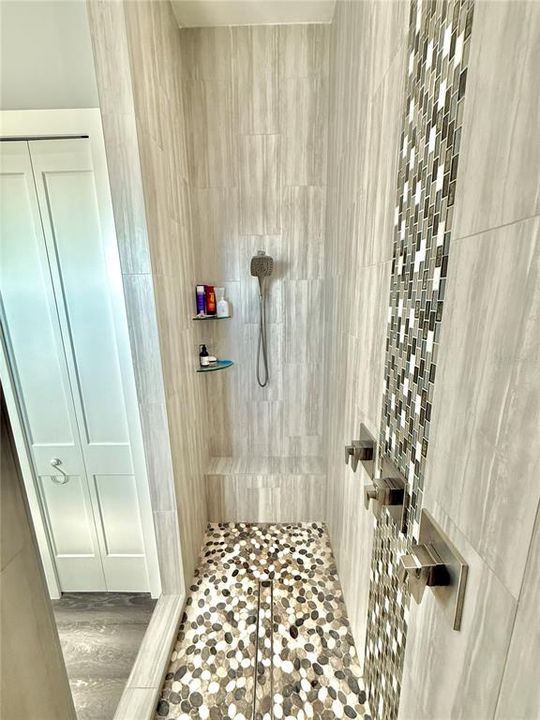 For Sale: $944,000 (4 beds, 3 baths, 2186 Square Feet)