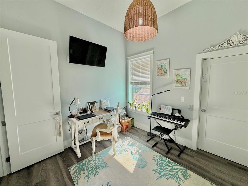 For Sale: $944,000 (4 beds, 3 baths, 2186 Square Feet)