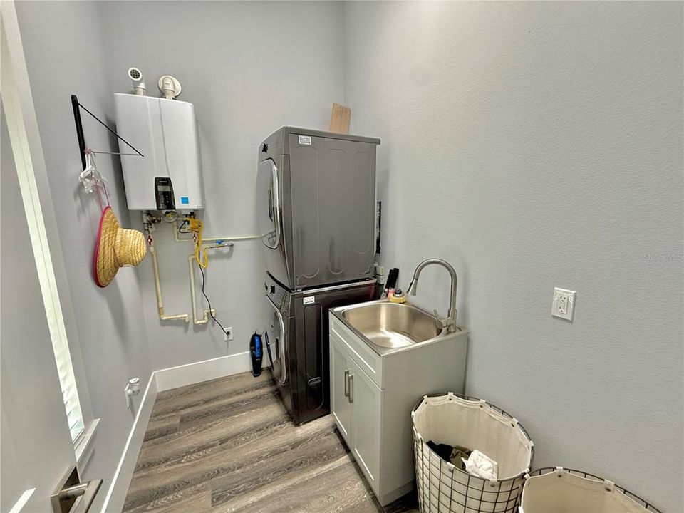 For Sale: $944,000 (4 beds, 3 baths, 2186 Square Feet)