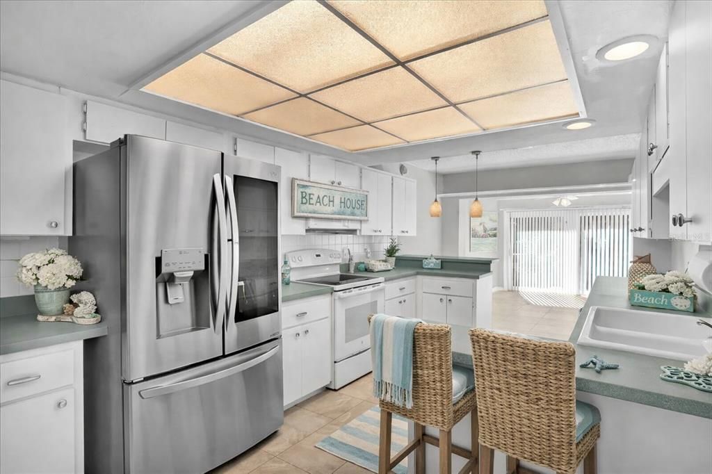 For Sale: $635,900 (3 beds, 3 baths, 2550 Square Feet)