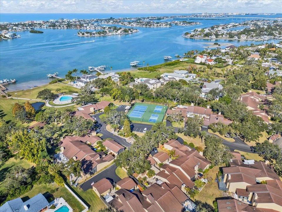 For Sale: $635,900 (3 beds, 3 baths, 2550 Square Feet)