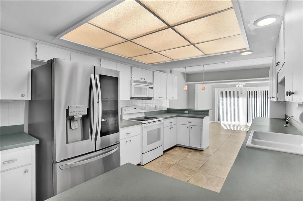 For Sale: $635,900 (3 beds, 3 baths, 2550 Square Feet)