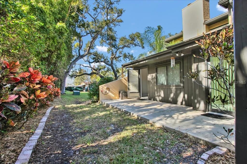 For Sale: $635,900 (3 beds, 3 baths, 2550 Square Feet)