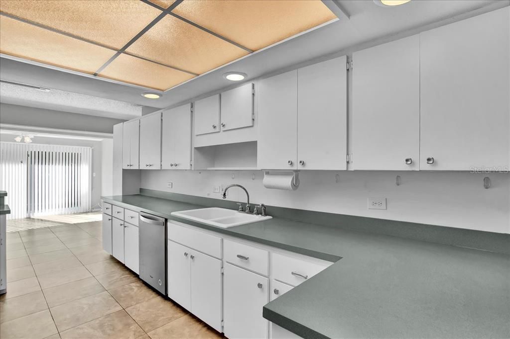 For Sale: $635,900 (3 beds, 3 baths, 2550 Square Feet)